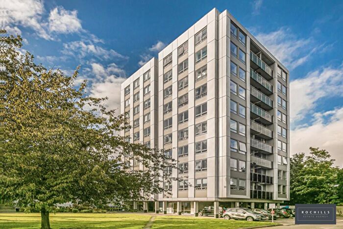 2 Bedroom Apartment To Rent In Wellington Close, Walton-on-Thames, Surrey, KT12