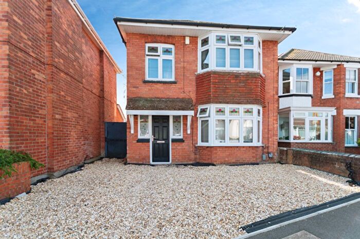 3 Bedroom Detached House For Sale In Oswald Road, Bournemouth, BH9