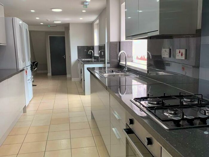 10 Bedroom Semi-Detached House To Rent In Bournbrook Road - Bath Student Property, B29