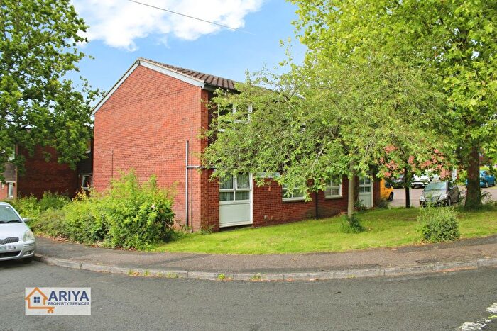 1 Bedroom Flat To Rent In Champion Close, Rowlatts Hill, Leicester, LE5