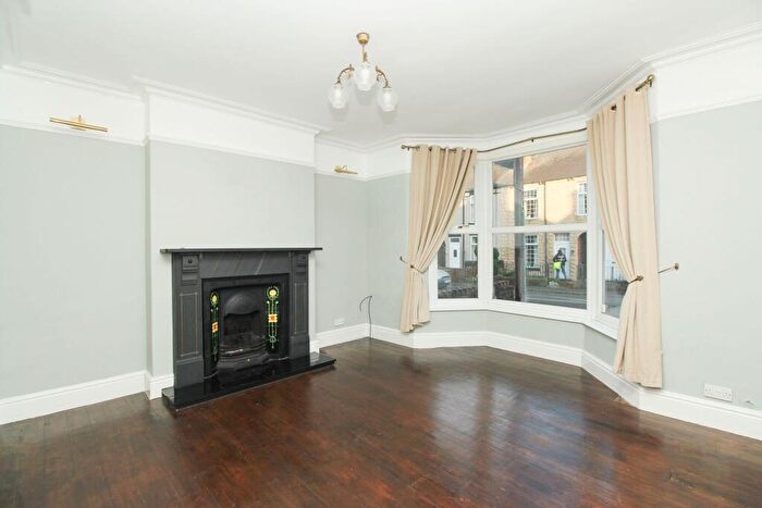 2 Bedroom End Of Terrace House To Rent In Old Hall Road, Chesterfield, S40