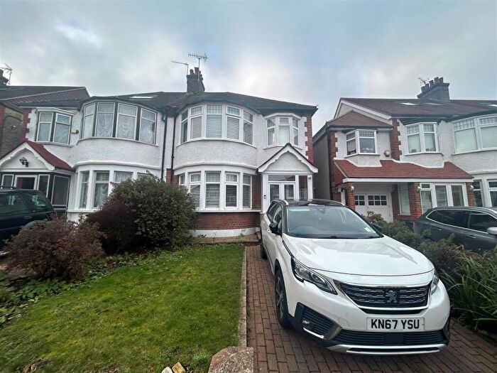 3 Bedroom Semi-Detached House To Rent In Hillfield Park, London, N21