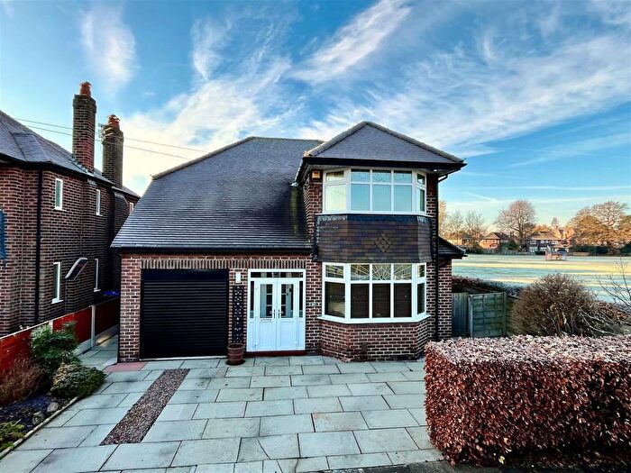 4 Bedroom Detached House For Sale In Selsey Avenue, Sale, M33