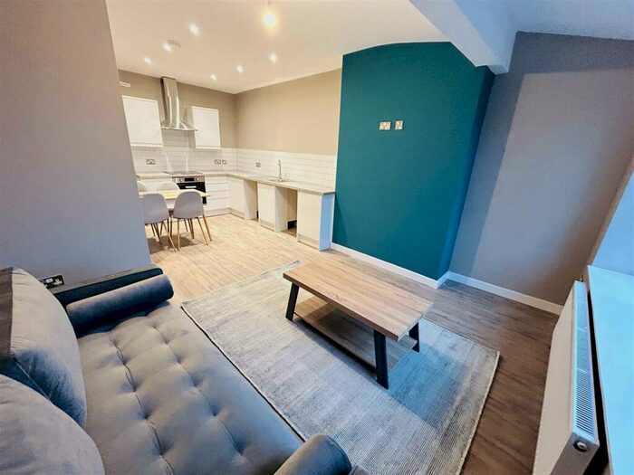 2 Bedroom Apartment To Rent In Hyde Park Villas, Hyde Park, Leeds, LS6