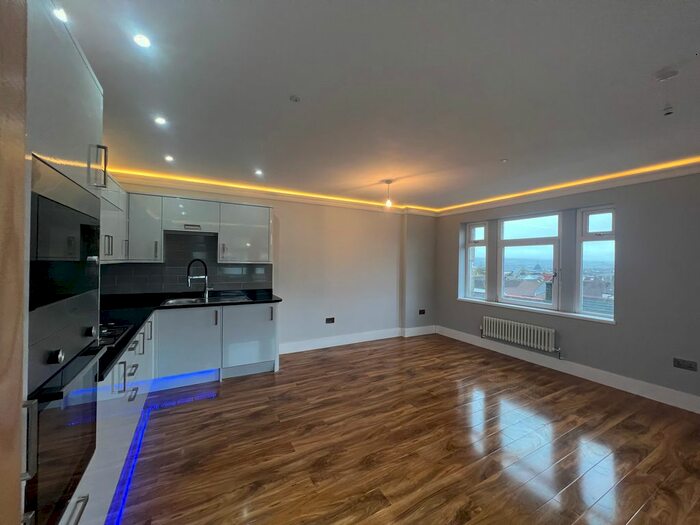 2 Bedroom Flat To Rent In Cardiff Road, Caerphilly, CF83