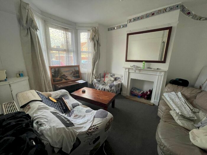 4 Bedroom Terraced House To Rent In Williams Road, Southall, UB2