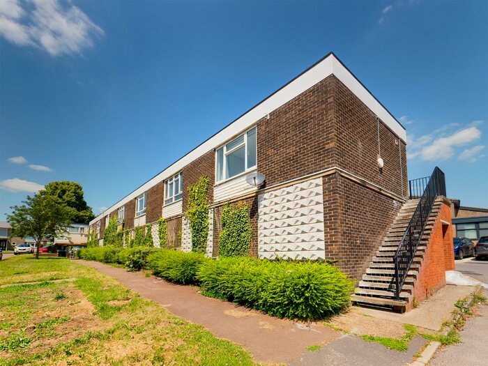 Studio To Rent In Parkwood Drive, Hemel Hempstead, Hertfordshire, HP1