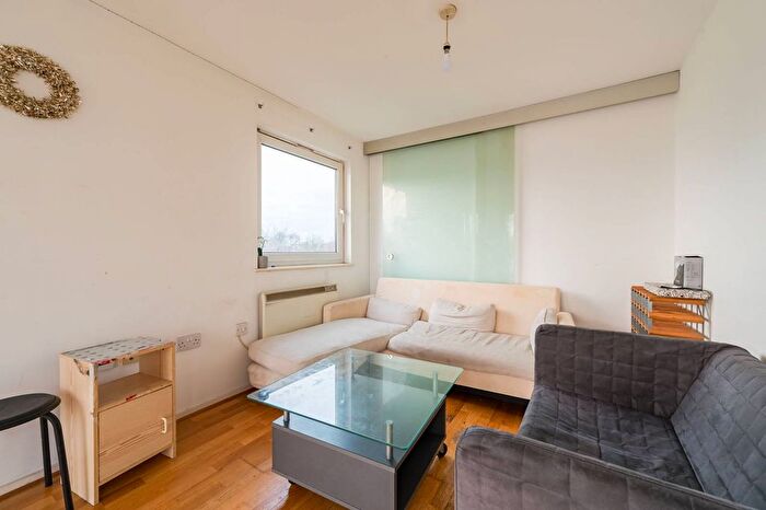 2 Bedroom Flat To Rent In The Reflection, Woolwich Manor Way, Royal Docks, London, E16