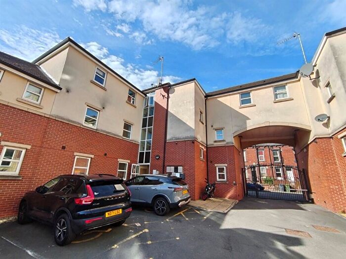 1 Bedroom Flat For Sale In Edinburgh Avenue, Leeds, LS12