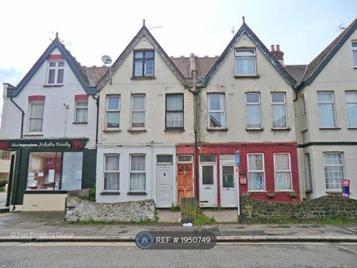 2 Bedroom Flat To Rent In Fairfax Drive, Essex, SS0