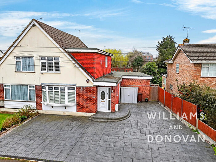 3 Bedroom Semi-Detached House For Sale In Linden Road, Benfleet, SS7