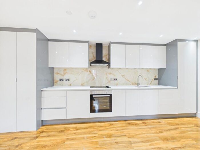 2 Bedroom Apartment To Rent In Church Street, Slough, Berkshire, SL1