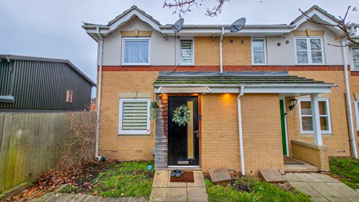 3 Bedroom Terraced House For Sale In , Floathaven Close, Central Thamesmead, SE28