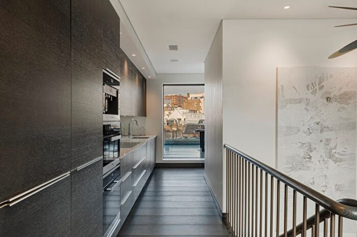 3 Bedroom Flat To Rent In Cheval Place, Knightsbridge, London, United Kingdom, SW7
