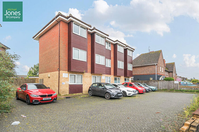 1 Bedroom Flat To Rent In Tower Road, Lancing, Worthing, BN15