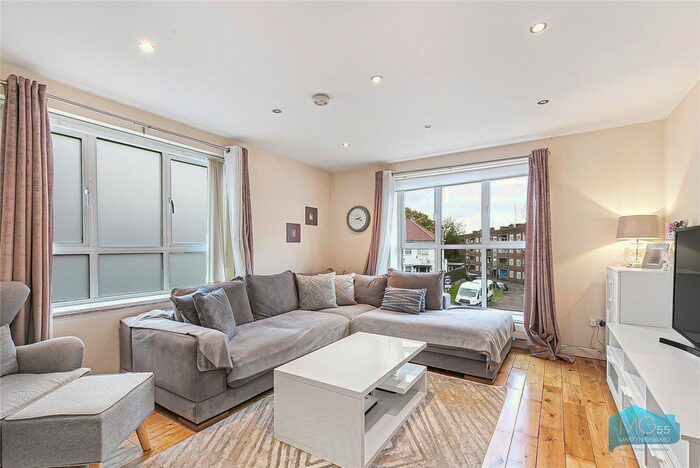 2 Bedroom Flat To Rent In Colney Hatch Lane, London, N10