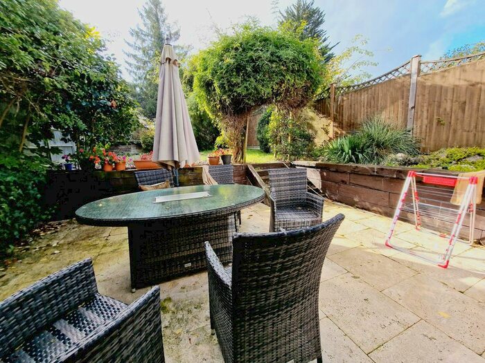 3 Bedroom Flat To Rent In Warwick Road, Barnet, EN5
