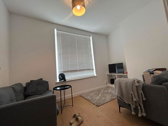 2 Bedroom Flat To Rent In Bradley Street, Roath, CF24