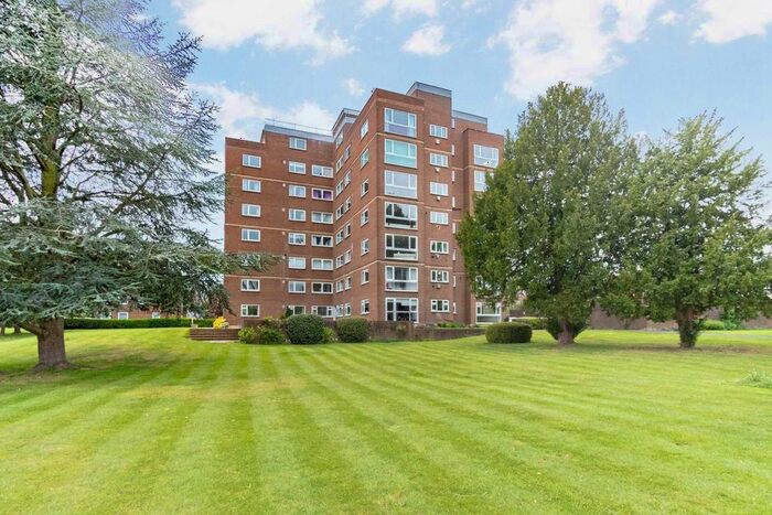 2 Bedroom Flat To Rent In Broom Park, Teddington, TW11