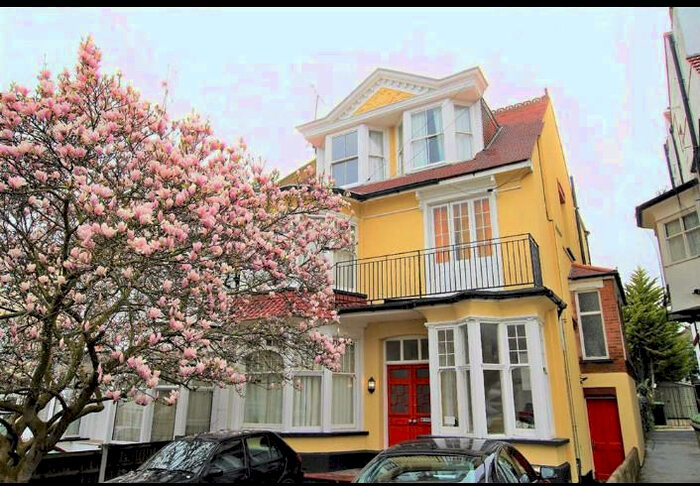 2 Bedroom Flat To Rent In Palmerston Road, Westcliff-on-Sea, SS0