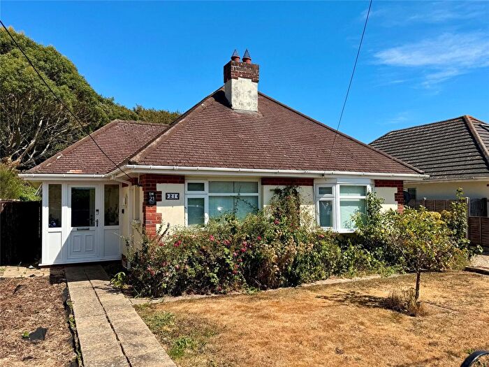 2 Bedroom Bungalow For Sale In High Ridge Crescent, New Milton, Hampshire, BH25