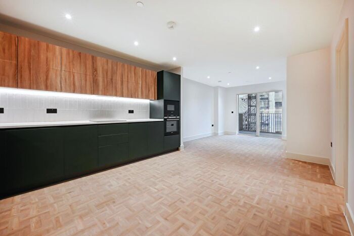 3 Bedroom Flat To Rent In One Clapham Junction, London, SW11