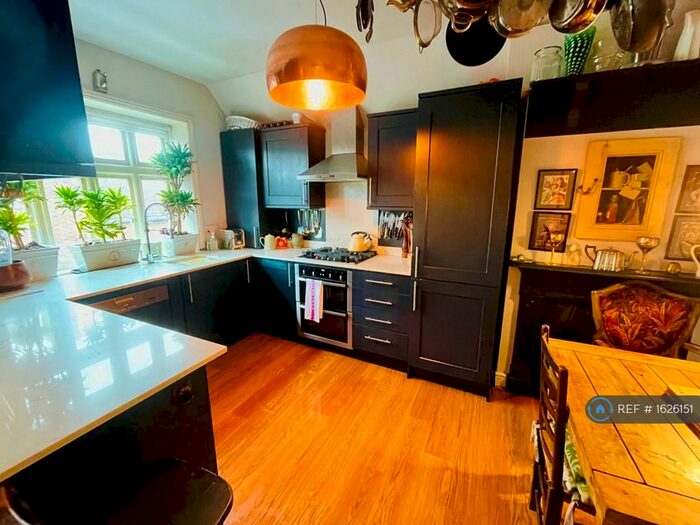 3 Bedroom Flat To Rent In Bell Street, Henley-On-Thames, RG9