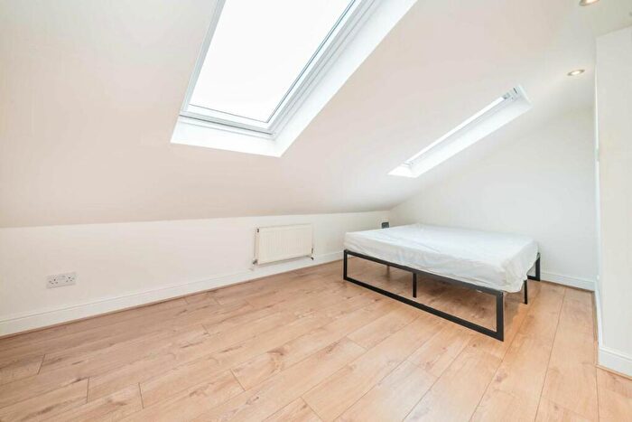 1 Bedroom Flat For Sale In Richmond Road, Kingston Upon Thames, KT2