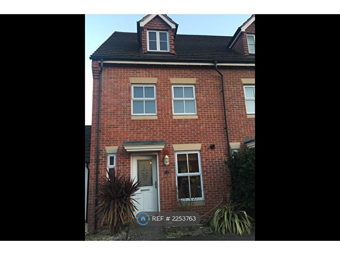 3 Bedroom End Of Terrace House To Rent In Urquhart Road, Thatcham, RG19