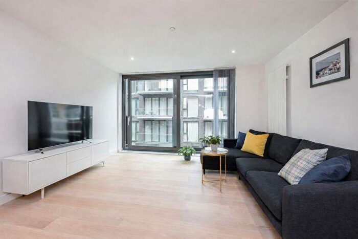 2 Bedroom Flat To Rent In Summerston House, Starboard Way, E16