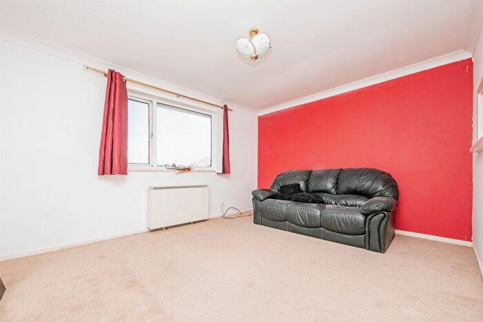 1 Bedroom Flat For Sale In Merstham Drive, Clacton-On-Sea, CO16