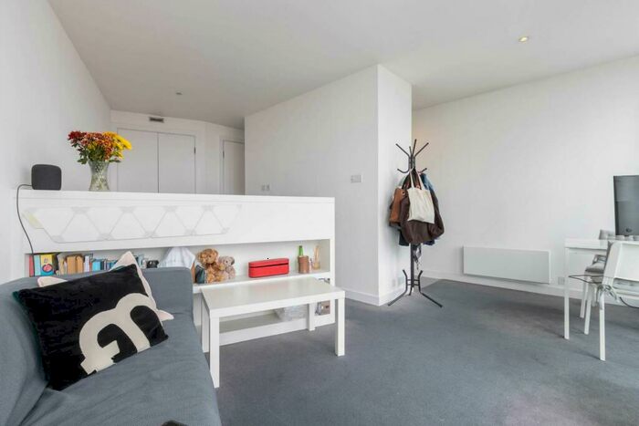 Apartment To Rent In Rotunda, New Street, B2