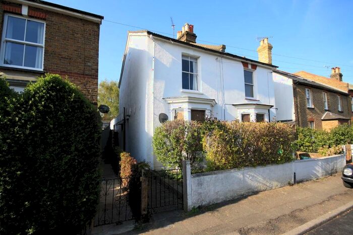3 Bedroom Property To Rent In Heathfield North, Twickenham, TW2