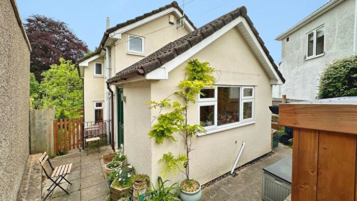 2 Bedroom Detached House For Sale In Redhill Drive, Fishponds, Bristol, BS16
