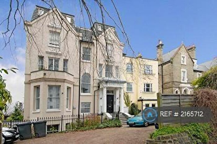 1 Bedroom Flat To Rent In Hampstead Lane, London, N6