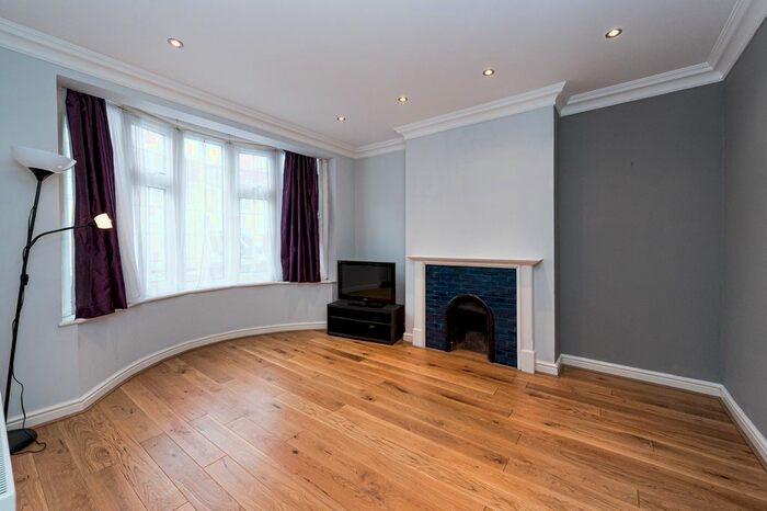 2 Bedroom Flat To Rent In Edgeley Road, Clapham, London SW4