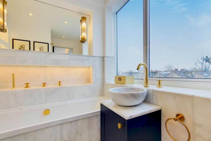 3 Bedroom Maisonette For Sale In Cavaye Place, South Kensington, London, SW10