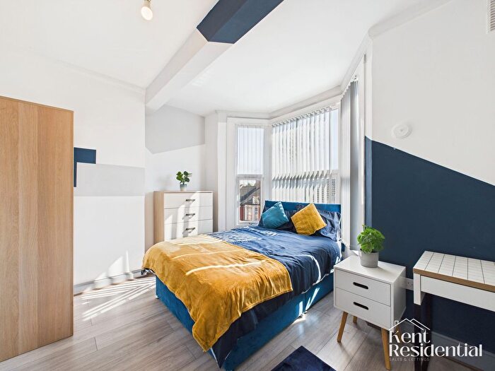 1 Bedroom Property To Rent In Rochester Street, Chatham, ME4