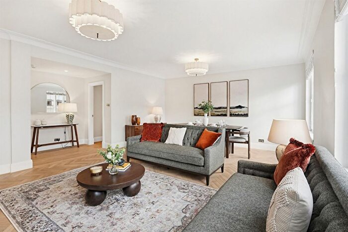 3 Bedroom Flat To Rent In Flat Stafford Court, - Kensington High Street, London, W8