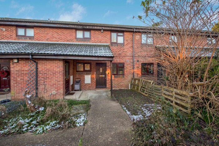 1 Bedroom Maisonette To Rent In Perry Close, Uxbridge, UB8