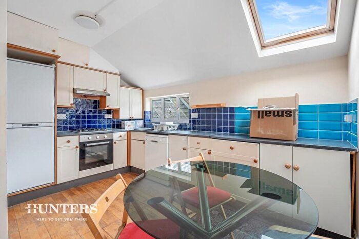 3 Bedroom Flat To Rent In Walm Lane, London, NW2