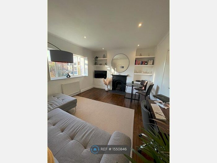 1 Bedroom Flat To Rent In Malford Court, South Woodford, London, E18