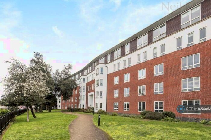 2 Bedroom Flat To Rent In High Road, London, E18