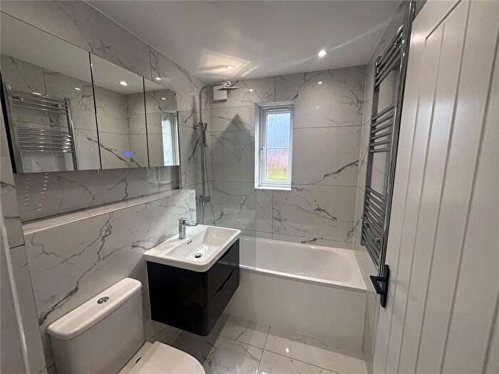 2 Bedroom Flat To Rent In Garlands Road, Redhill, Surrey, RH1