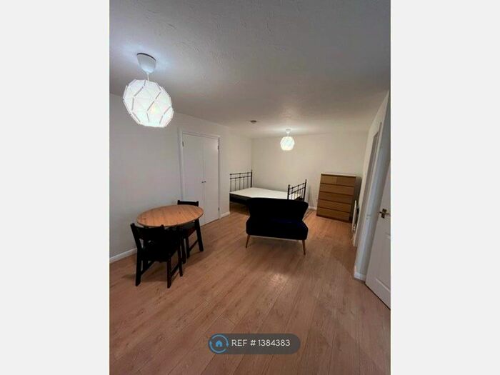 Studio To Rent In Godolphin Place, London, W3