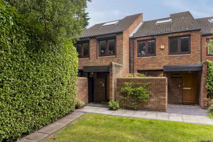 2 Bedroom House To Rent In West Hill Park, Highgate, N6