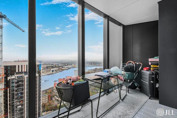 2 Bedroom Flat To Rent In Amory Tower, London, E14