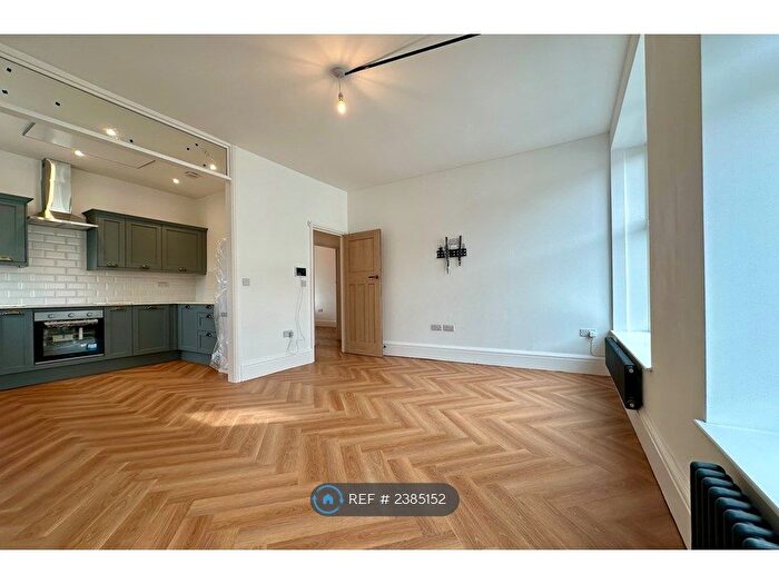 2 Bedroom Flat To Rent In Avenue Road, Freshwater, PO40