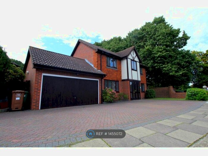 4 Bedroom Detached House To Rent In Heathview Drive, London, SE2