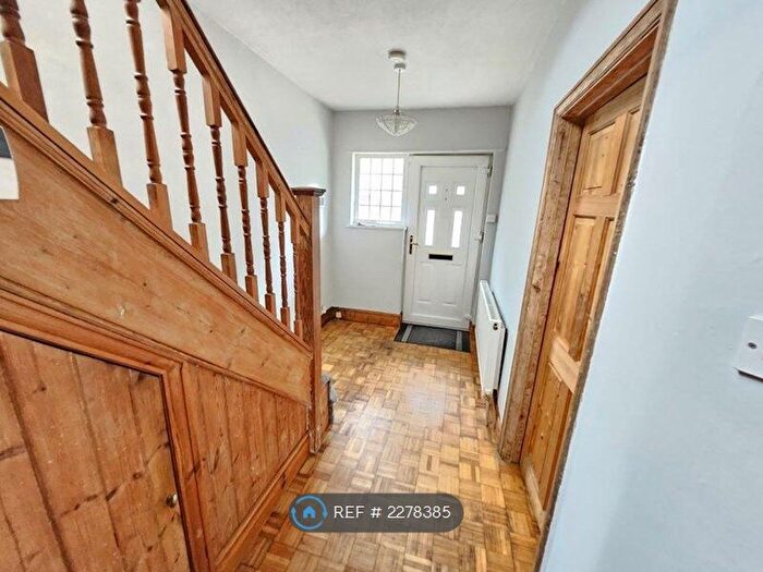 4 Bedroom Semi-Detached House To Rent In Netherlands Road, New Barnet, Barnet, EN5
